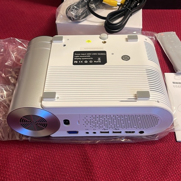 GooDee Mini Home Theater Projector 7500L  w/ case, cords & remote - Picture 6 of 12